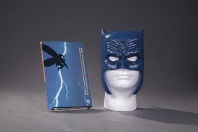 BATMAN THE DARK KNIGHT RETURNS BOOK AND MASK SET