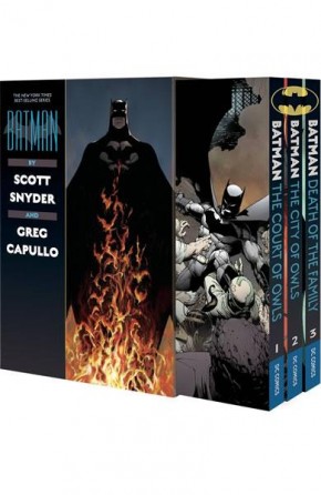 BATMAN BY SCOTT SNYDER AND GREG CAPULLO GRAPHIC NOVEL BOX SET 1