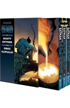 BATMAN BY SCOTT SNYDER AND GREG CAPULLO GRAPHIC NOVEL BOX SET 2